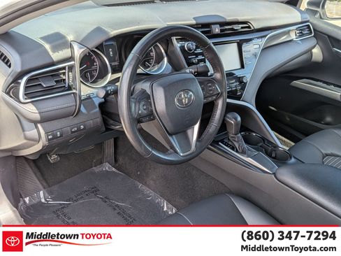 Used 2018 Toyota Camry SE w/ Moonroof Package FWD image 16