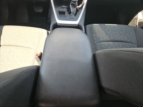 Used 2024 Toyota RAV4 XLE FWD image 35