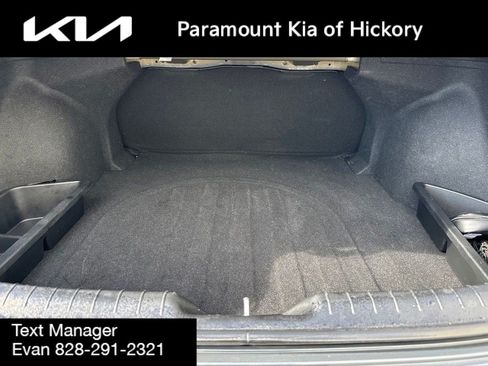 Used 2023 Hyundai Elantra SEL w/ Convenience Package FWD image 11