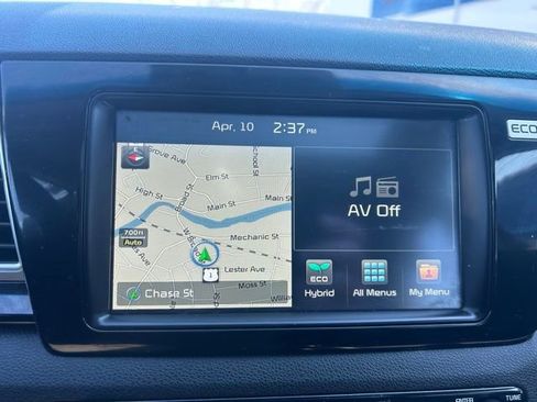 Used 2017 Kia Niro Touring FWD image 28