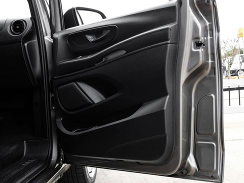 Used 2017 Mercedes-Benz Metris Passenger w/ Driver Efficiency Package image 43