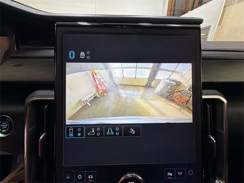 Used 2025 GMC Acadia Elevation image 17