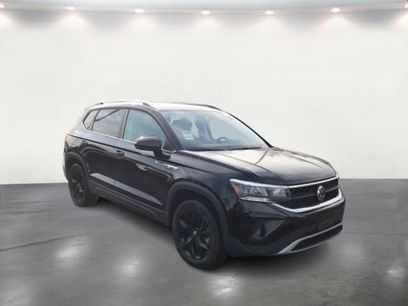 Used 2022 Volkswagen Taos SE w/ Panoramic Sunroof Package