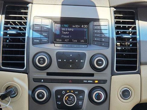 Used 2013 Ford Taurus SE FWD image 29