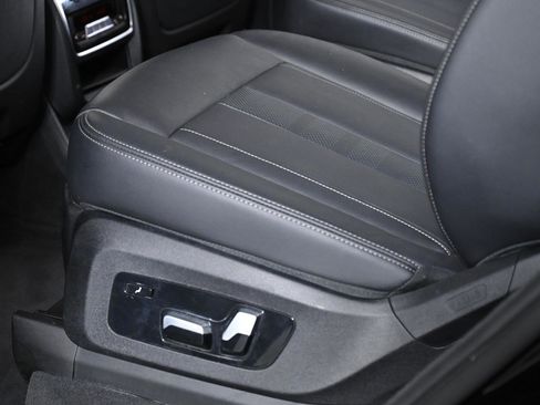 Used 2022 BMW X7 xDrive40i w/ M Sport Package image 31