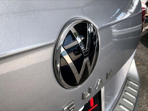 Used 2022 Volkswagen Tiguan SE w/ Panoramic Sunroof Package FWD image 31