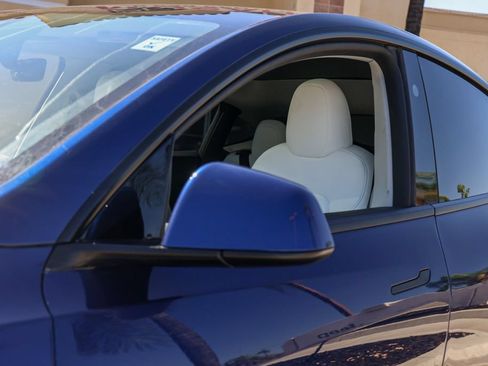 Used 2024 Tesla Model Y Long Range AWD/4WD image 12