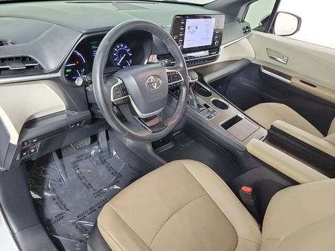 Used 2021 Toyota Sienna XLE FWD image 18