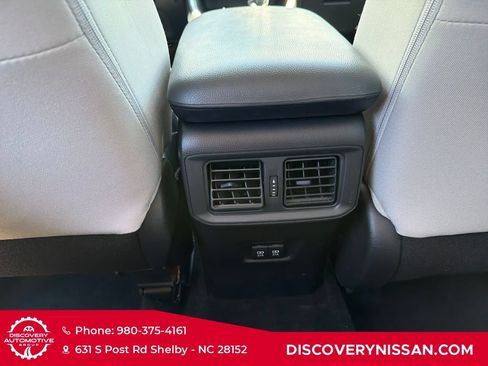 Used 2020 Toyota RAV4 XLE w/ Convenience Package FWD image 33