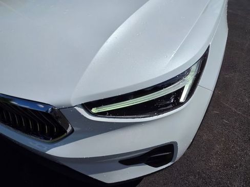 Used 2024 Volvo XC40 B5 Plus w/ Protection Package Premier AWD/4WD image 21