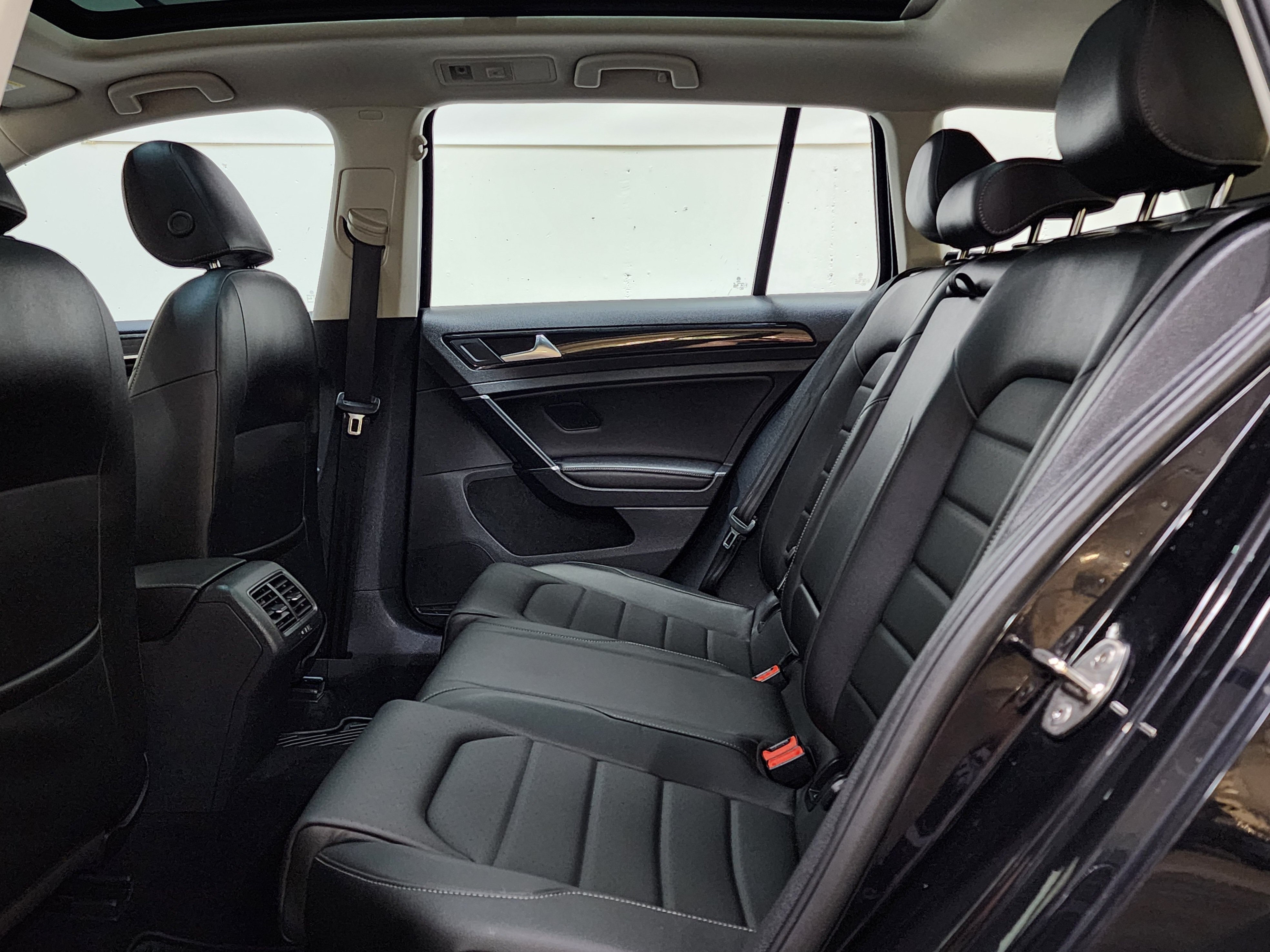 Used 2018 Volkswagen Golf SEL FWD image 18