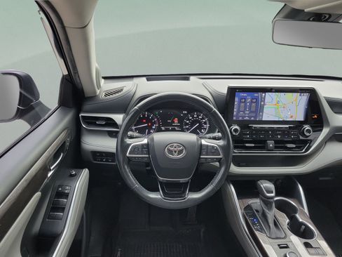 Used 2021 Toyota Highlander Platinum AWD/4WD image 7