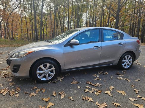 Used 2010 MAZDA MAZDA3 i Touring image 11