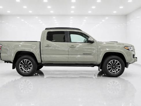 Used 2023 Toyota Tacoma TRD Sport w/ TRD Premium Sport Package AWD/4WD image 6