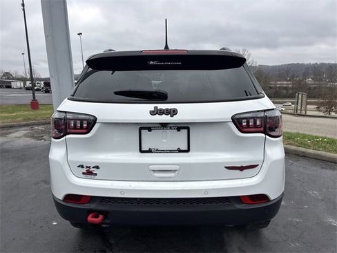 Used 2024 Jeep Compass Trailhawk image 5