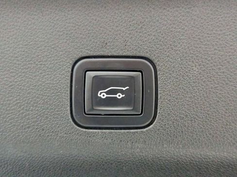 Used 2022 Cadillac Escalade Sport Platinum w/ LPO, Floor Liner Package AWD/4WD image 30