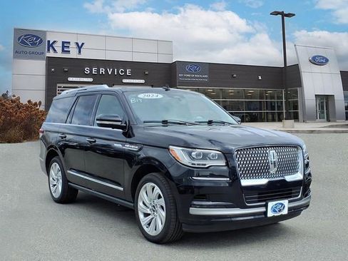 Used 2024 Lincoln Navigator Premiere AWD/4WD image 3