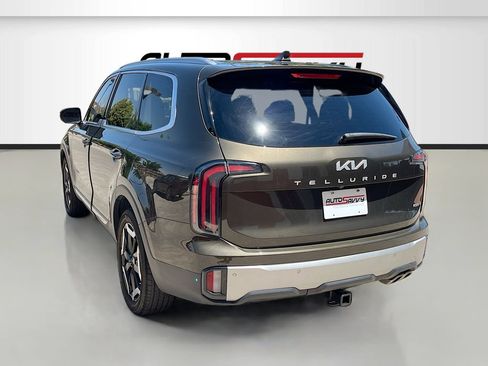 Used 2024 Kia Telluride EX w/ EX Captain's Chair Package AWD/4WD image 5