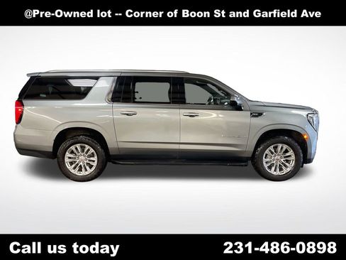 Used 2023 GMC Yukon XL SLE w/ Gmc Pro Safety Plus Package AWD/4WD image 6