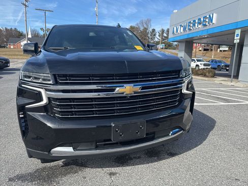 Used 2022 Chevrolet Suburban LT w/ Luxury Package image 2