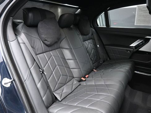 Used 2023 BMW 760i xDrive w/ Executive Package AWD/4WD image 28
