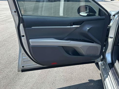 Used 2023 Toyota Camry SE FWD image 5