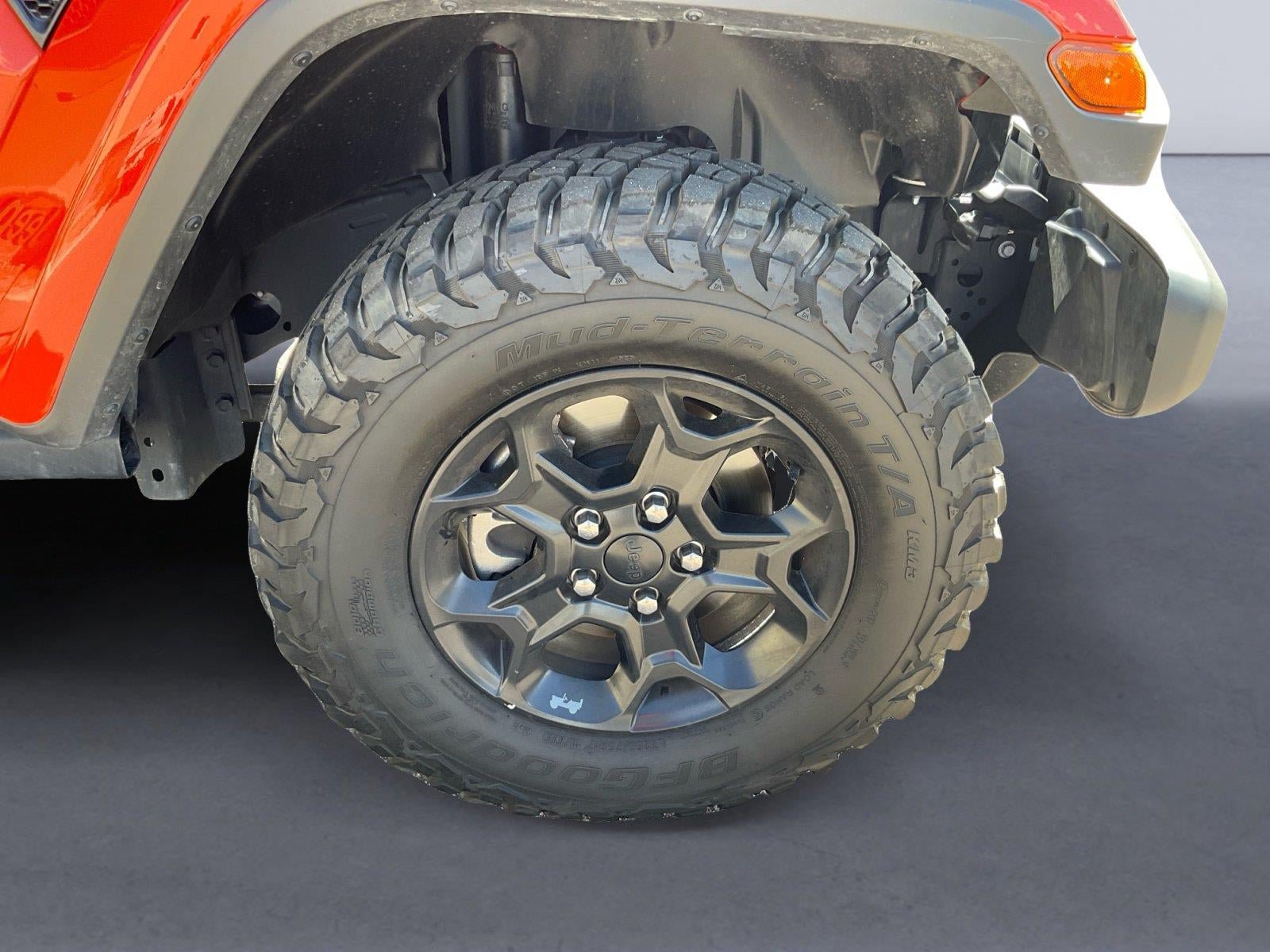 Used 2023 Jeep Gladiator Sport AWD/4WD image 14