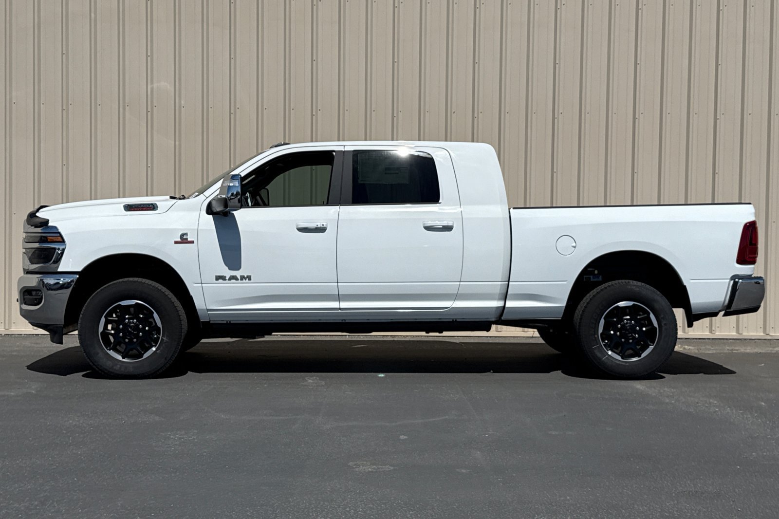 New 2026 RAM 3500 Laramie AWD/4WD image 13