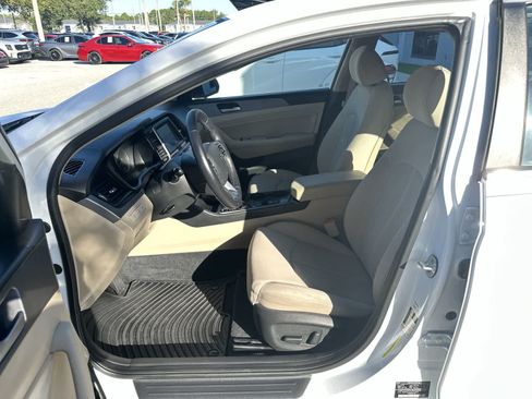 Used 2019 Hyundai Sonata SEL w/ Tech Package 02 FWD image 2