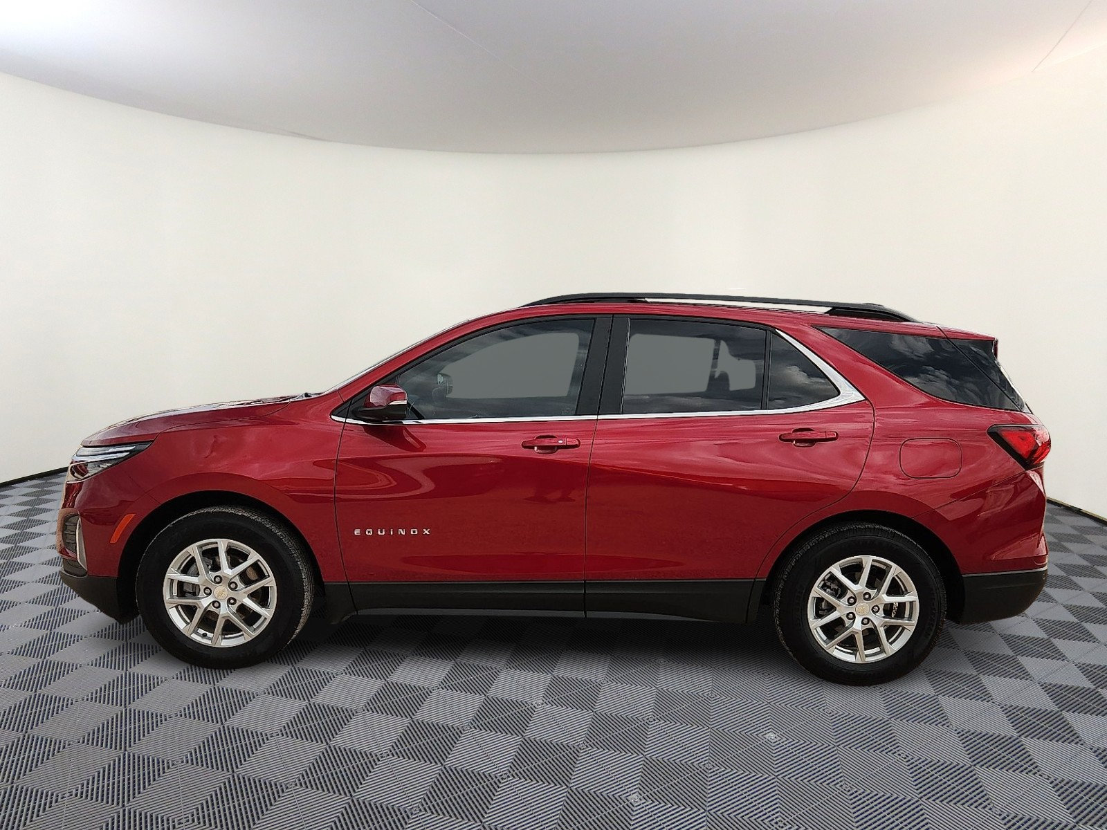 Used 2024 Chevrolet Equinox LT FWD image 2