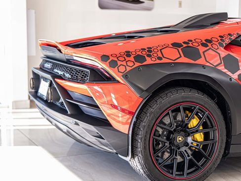 Used 2023 Lamborghini Huracan Sterrato image 13
