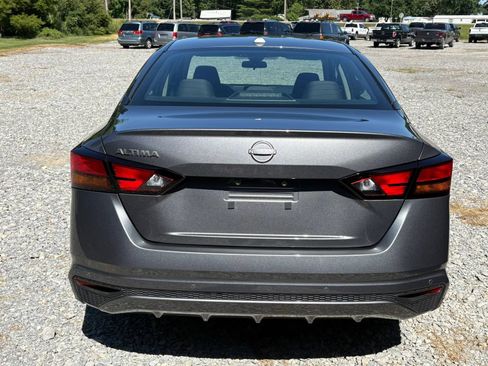 Used 2025 Nissan Altima 2.5 SV FWD image 8
