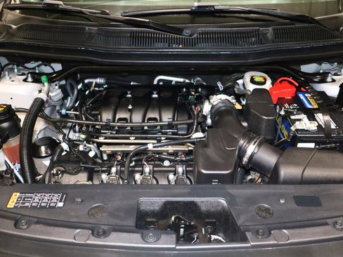 Used 2019 Ford Explorer XLT image 9