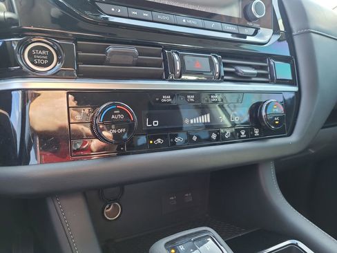 Certified 2024 Nissan Pathfinder SV image 24