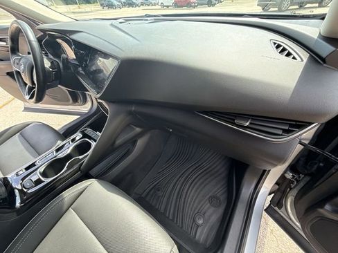 Used 2023 Buick Envision Essence image 57