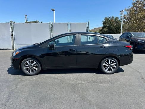 Used 2021 Nissan Versa SV FWD image 2