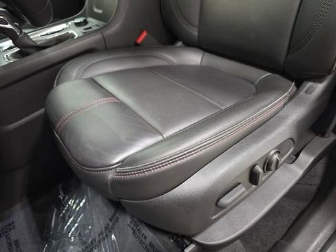 Used 2023 Chevrolet Traverse RS AWD/4WD image 28