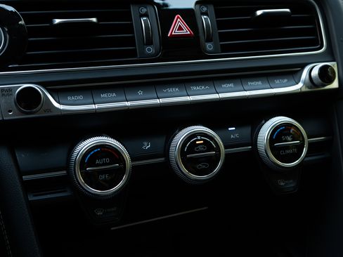 Used 2021 Genesis G70 2.0T image 33