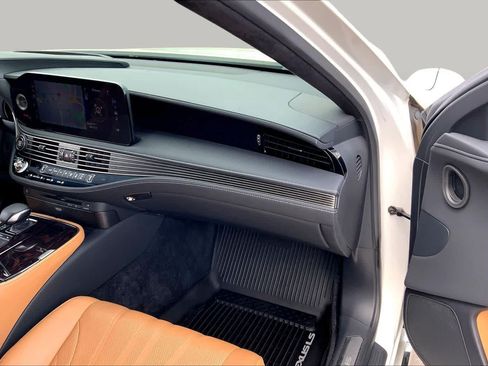 Used 2022 Lexus LS 500 w/ Interior Upgrade Package RWD image 17