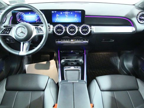 Used 2025 Mercedes-Benz GLB 250 4MATIC image 18