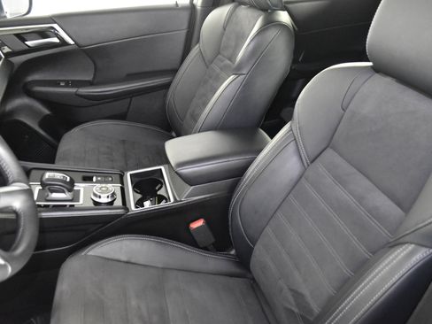 Used 2024 Mitsubishi Outlander SE image 36