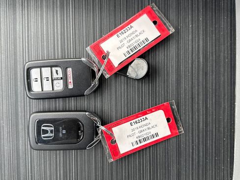 Used 2019 Honda Pilot Elite image 4