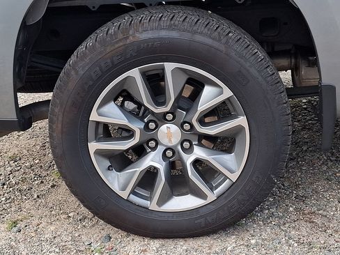 Used 2025 Chevrolet Silverado 1500 LT AWD/4WD image 34