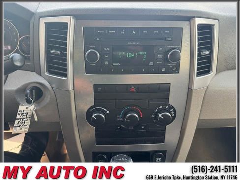 Used 2010 Jeep Grand Cherokee Laredo image 16