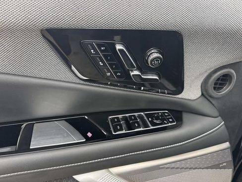 Used 2026 Cadillac Optiq Sport 2 RWD image 19