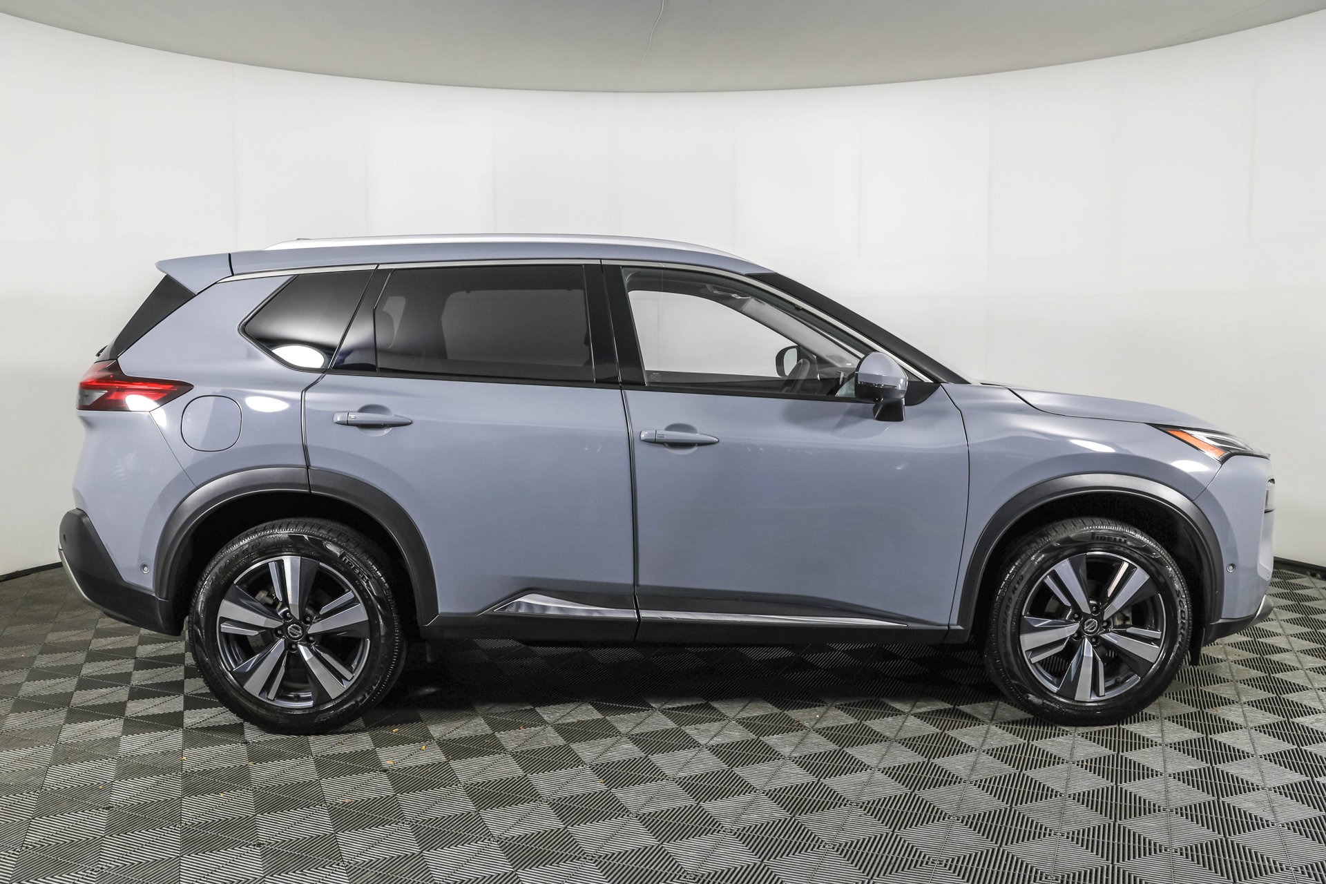 Used 2021 Nissan Rogue Platinum AWD/4WD image 17