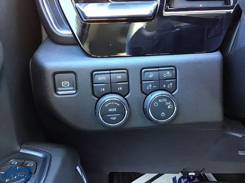 Used 2025 Chevrolet Silverado 1500 LT image 38