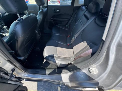 Used 2019 Jeep Compass Latitude w/ Cold Weather Group AWD/4WD image 17
