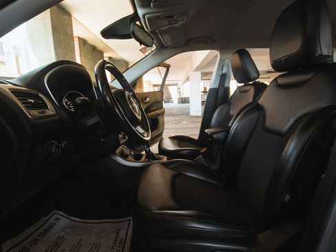 Used 2019 Jeep Compass Latitude image 12