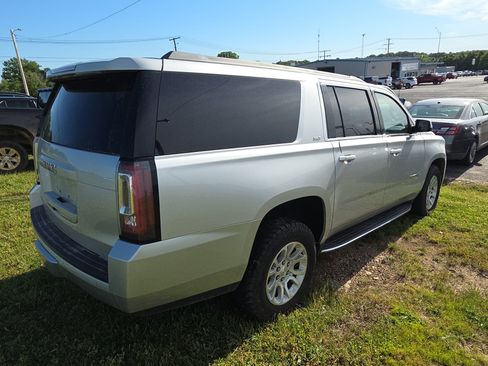 Used 2017 GMC Yukon XL SLT AWD/4WD image 6